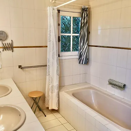 Semesterbostad Nanou House